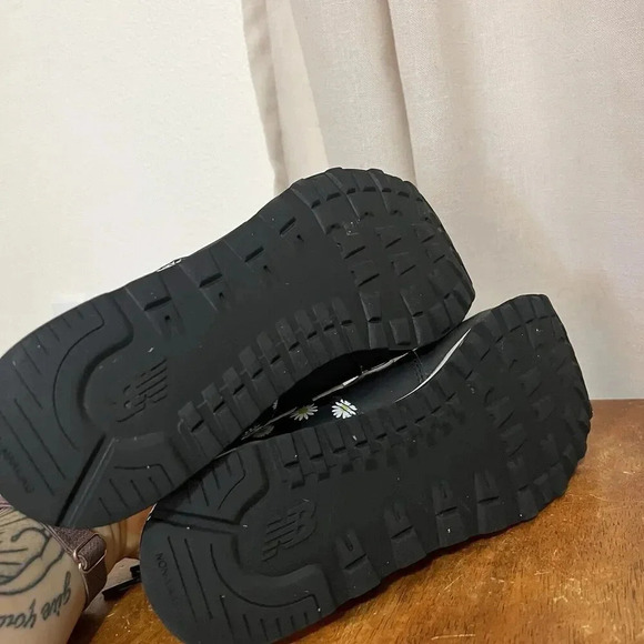 New Balance Running Sneakers Shoe 574-GC574FP1 Florals Black Womens Daisy Sz 6 W - Picture 8 of 9